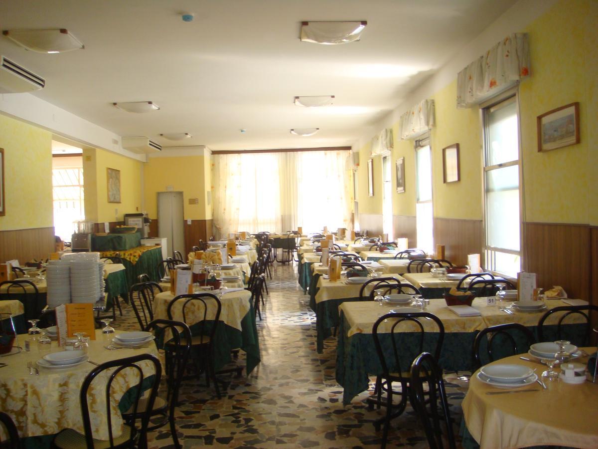 ريميني Hotel Moroni المظهر الخارجي الصورة