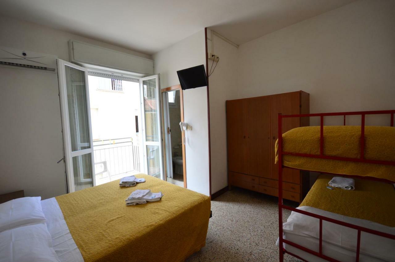 ريميني Hotel Moroni المظهر الخارجي الصورة